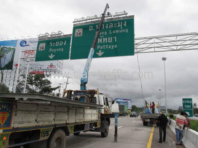 Overhead and overhang sign Motorway Department of Highway