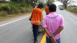 Yellow road lines at Sra Kaew Highway