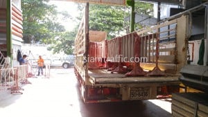 แผงเหล็กกั้นมีล้อ 50 แผง ไม่มีล้อ 170 แผง เซ็นทรัล ลาดพร้าว