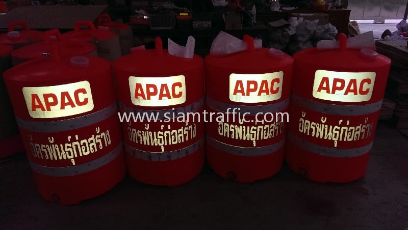 แบริเออร์พลาสติก ติดสติ๊กเกอร์สะท้อนแสง APAC จำนวน 40 ใบ