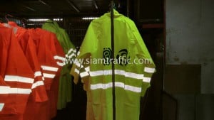 ชุดกันฝน สกรีนโลโก้ช่อง 3 สีน้ำเงิน แบบ Analog และ Digital