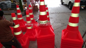 กรวยจราจร 100 ซม. ฐาน 50x50 ซม. สกรีน "ฝปช.ทดม." จำนวน 90 ใบ