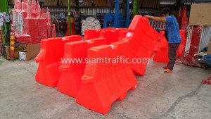 Waterfilling plastic barrier and guide post