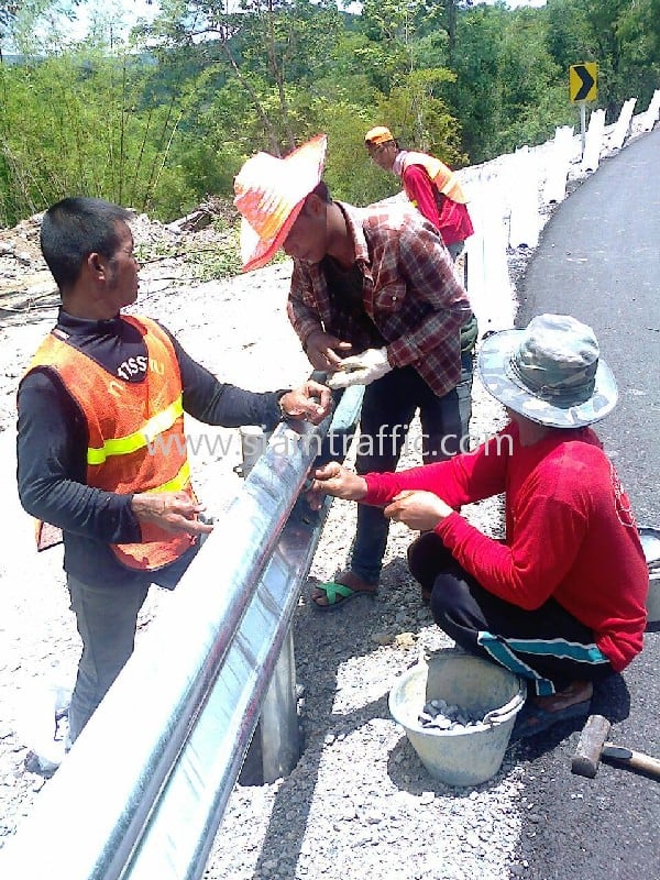 การ์ดเรล ศูนย์สร้างทางหล่มสัก กรมทางหลวง ปริมาณ 1,200 เมตร