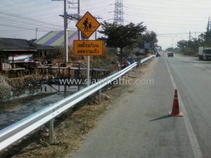 Highway safety traffic guard rails Khlongdan to Bangbo Samutprakarn Highway