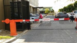 Manual barrier D Condo Soi Sathupradit 49