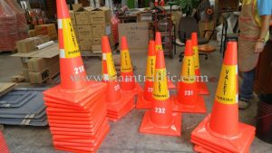 Orange traffic cones valet parking The Mall Bangkapi Complex Company Limited