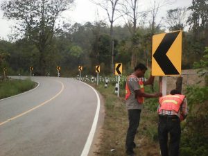 Reflective chevron sign Samoeng to Wat Chan Chiangmai Highway