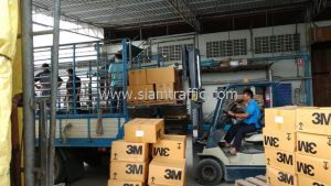 ไฟกระพริบจราจร หมุดสะท้อนแสง 3M และกาวอีพ๊อกซี่ ส่งไป จ.แพร่