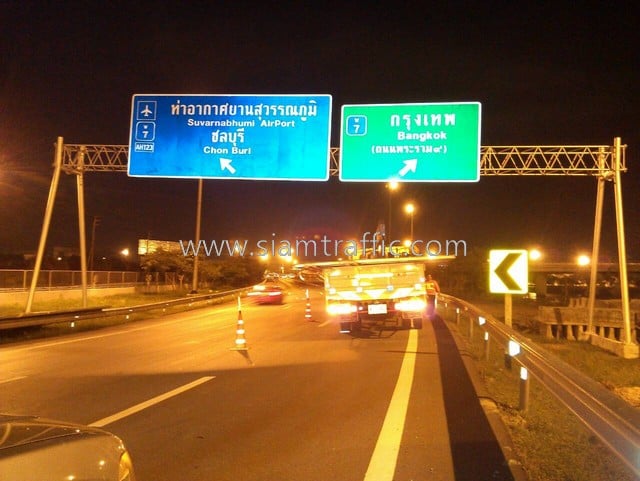 Reflective road signs Phra Pradaeng Intercity Motorway
