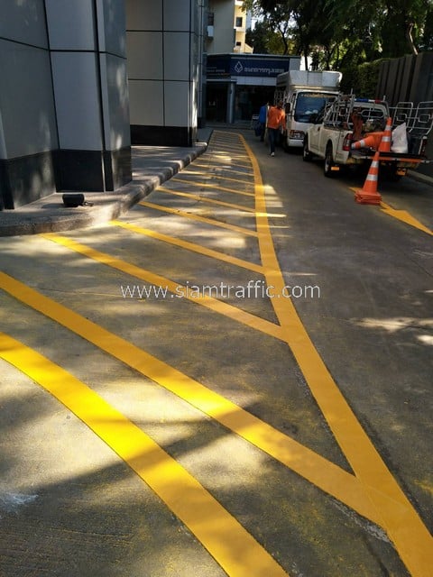 Road markings Bangkok Insurance Sathon Tai Road