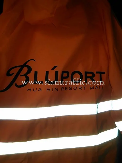 เสื้อกันฝน สกรีนโลโก้ BLUPORT สีดำ บริษัท หัวหินแอสเสท จำกัด