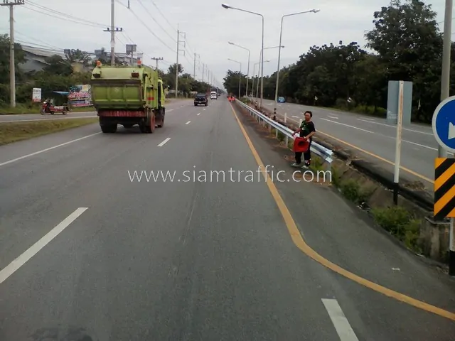 guard rail ทางหลวงหมายเลข 4 ตอนควบคุม 0401 ตอน ห้วยชินสีห์-ปากท่อ