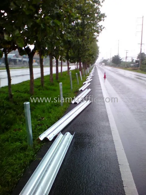 w-beam guard rails ทางหลวงหมายเลข 4 ตอนควบคุม 0402 ตอน ปากท่อ-สระพัง