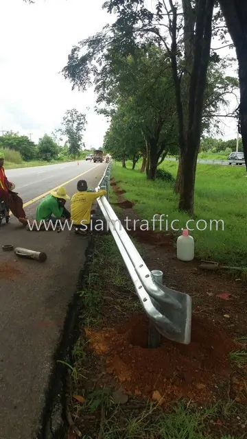 w-beam guardrails แขวงทางหลวงบุรีรัมย์ ปริมาณงาน 1,256 เมตร