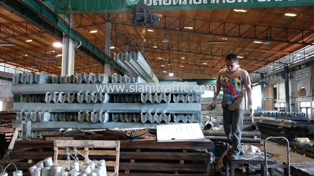 [:th]ราวเหล็กกั้นถนน ทางหลวงแผ่นดินหมายเลข 103 สายร้องกวาง-อำเภองาว[:en]Hot Dipped Galvanized W-beam guardrail at Highway No.103[:]