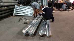ราวกันอันตราย (guardrail) ส่งไป อ.ดอนเจดีย์ จ.สุพรรณบุรี