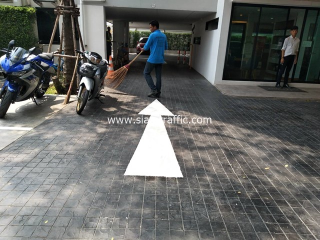 Car park road markings Pause Condo at Sukhumvit 115