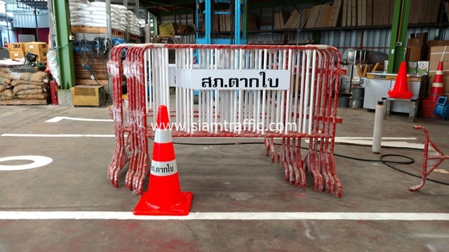 กรวยกั้นถนน 70 เซนติเมตร และแผงเหล็กกั้นจราจร 1.5 เมตร สภ.ตากใบ