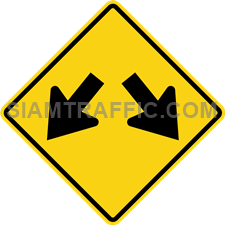2-62 Work Signs “Double Arrow” – There is traffic island or central barrier. Vehicles can pass by both left and right side of the sign. 