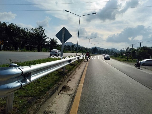 Highway Road Guardrails Thailand Route 4 Ban Siap Yuan-Kra Buri