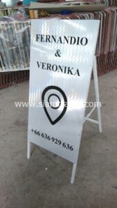 Fernandio And Veronika Sign