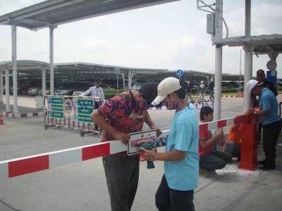 Manual traffic barrier and guard house at Toyota Bangbo