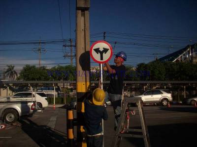 Installation work of traffic sign at Toyota Samrong