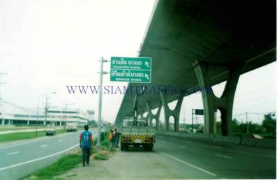 Installation of traffic sign on overhang pole