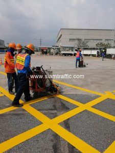 รับตีเส้นจราจร ตีเส้นห้ามจอด ที่นิคมอุตสาหกรรมอมตะซิตี้ ระยอง