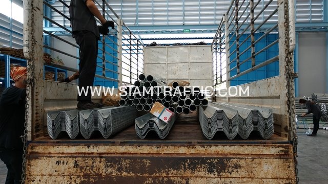 ราวเหล็กกั้นถนน 2.5 มม. ส่งไปที่ปลายทาง อำเภอสามเงา จังหวัดตาก
