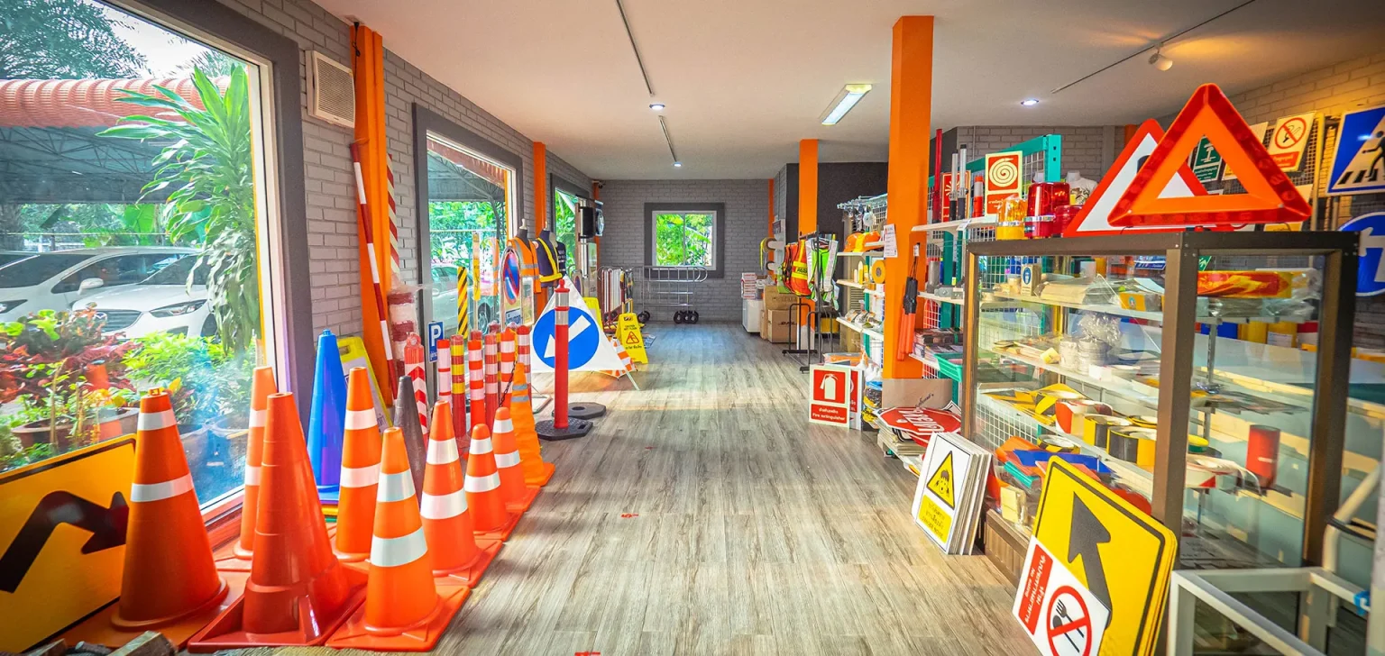 จำหน่ายอุปกรณ์จราจร กรวยจราจร แผงกั้นจราจร สีตีเส้นจราจร การ์ดเรล ฯลฯ