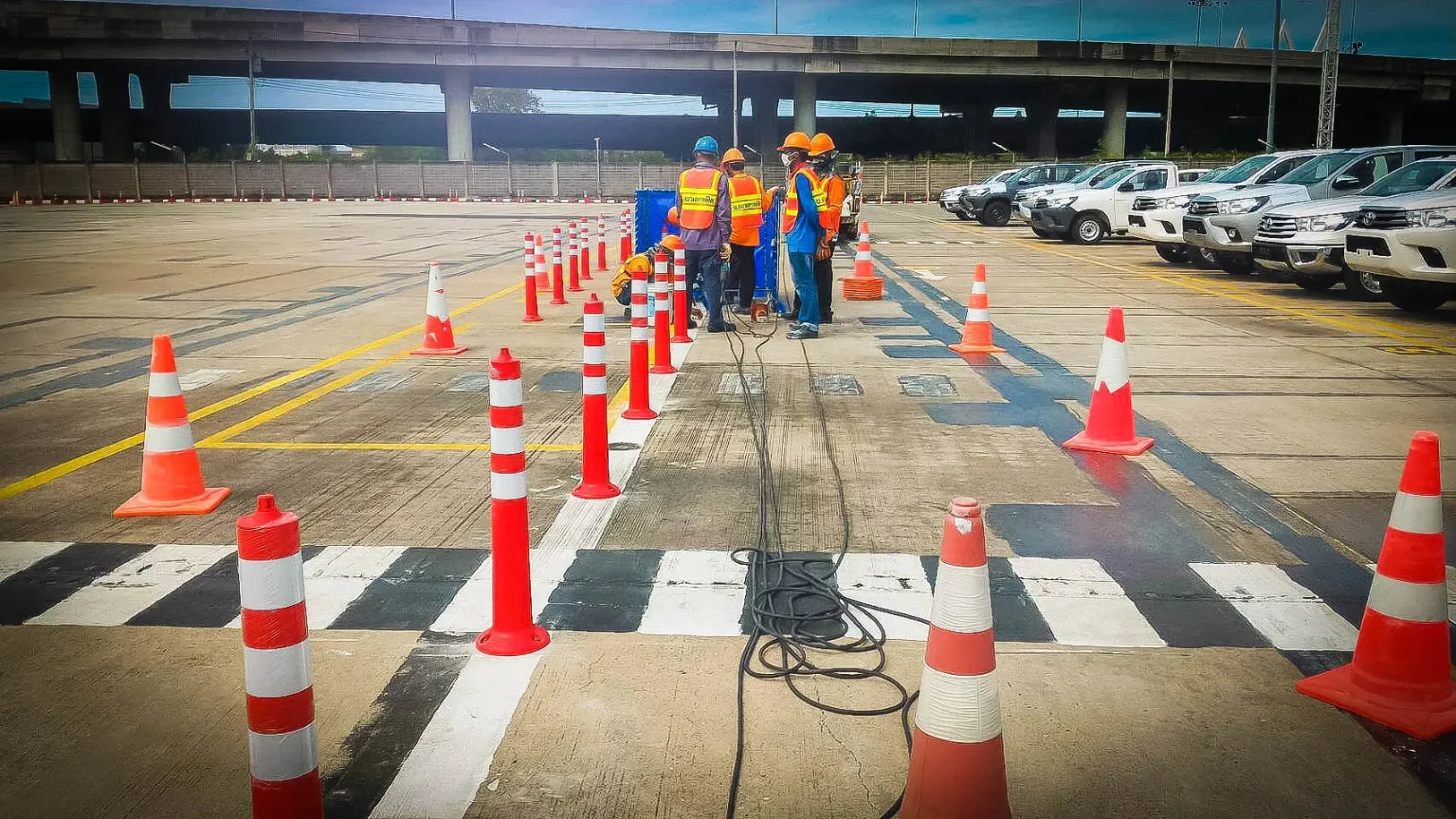 ผู้ผลิต จำหน่าย และติดตั้งอุปกรณ์จราจร