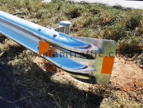 แผ่นสะท้อนแสงติดแผ่นปลายการ์ดเรล/เสาการ์ดเรล​