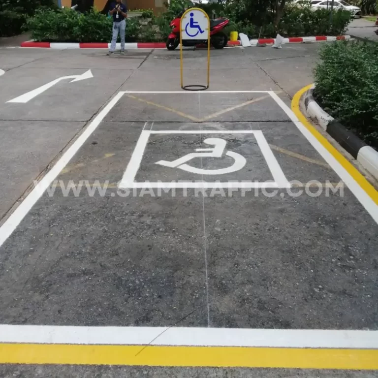 งานตีเส้นจราจร สัญลักษณ์ที่จอดรถคนพิการ